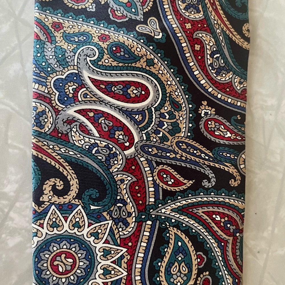Andre Valentino men’s tie